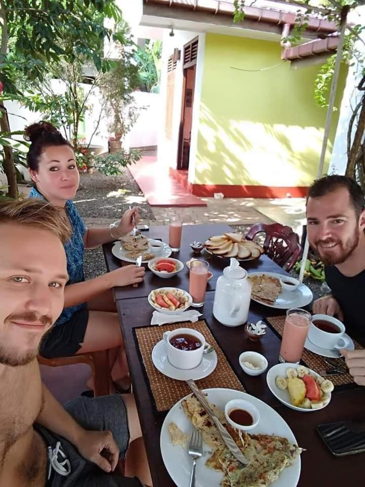 Bakery Family Guest House Mirissa Extérieur photo